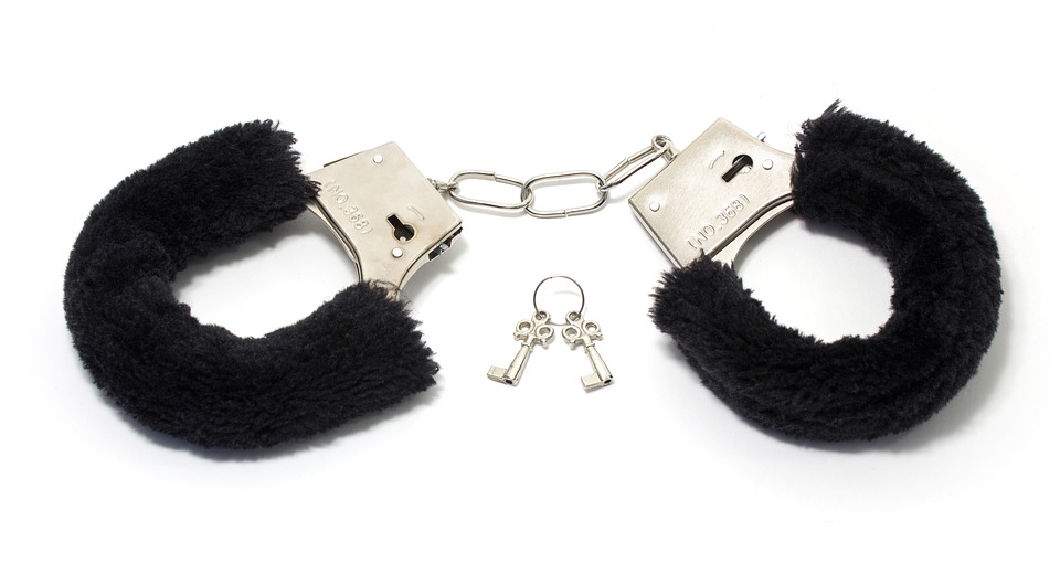 HANDCUFFS TO SPICE UP YOUR SEX LIFE